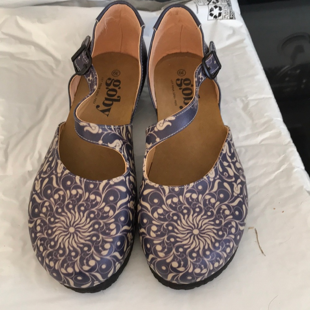 Goby cross strap mules